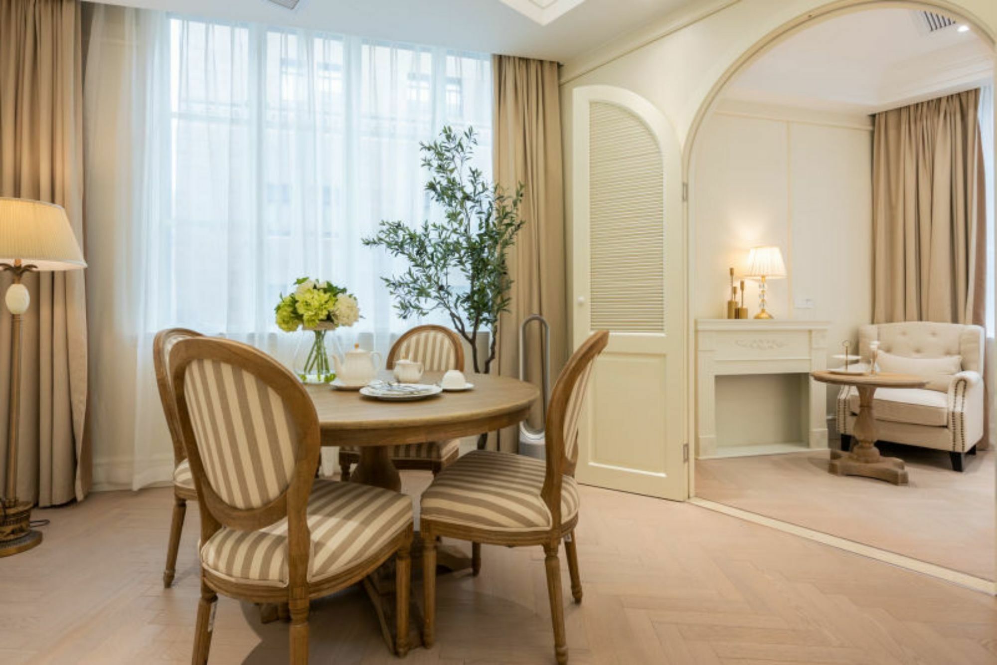 Hidden Residence- No.1 On The Bund *